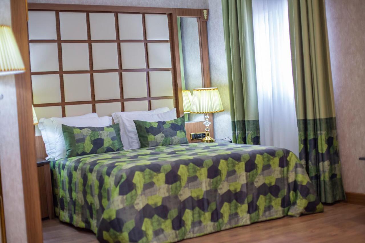 United Hotel International Yaoundé Dış mekan fotoğraf